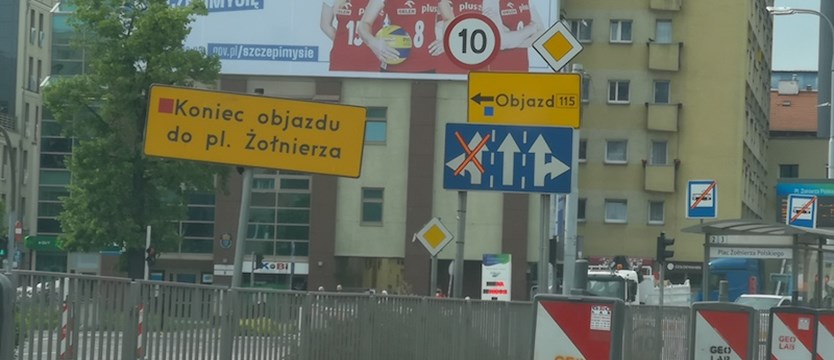 Dezinformujące znaki w centrum Szczecina