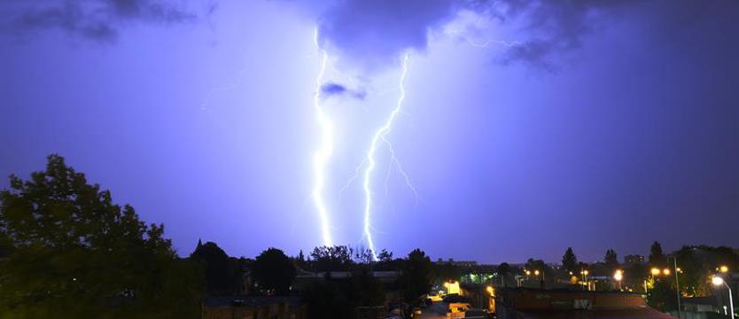 IMGW ostrzega przed burzami w 15 województwach. Alert RCB dla 10 województw
