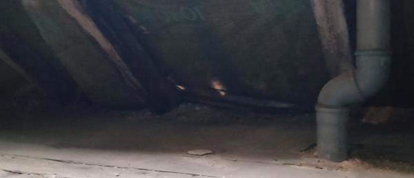 Strych adaptują, sufit przecieka