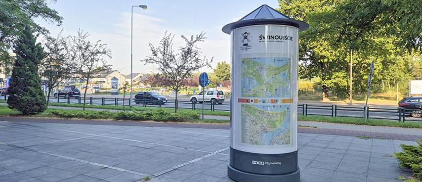 Estetyczne słupy ogłoszeniowe na ulicach