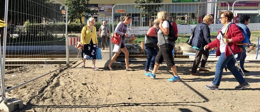 Przejście na metr, piach i gruz. Obrazek szczecińskiej „torowej rewolucji"