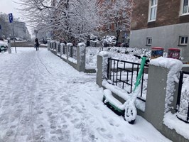 Zimowy poranek w regionie. Trudne warunki na drogach