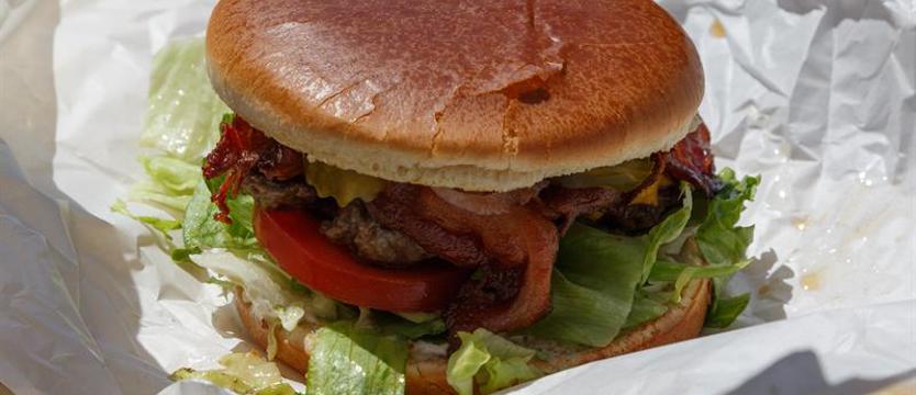 Przeterminowana wołowina w food trucku. Wystarczyłoby jej na 200 burgerów!