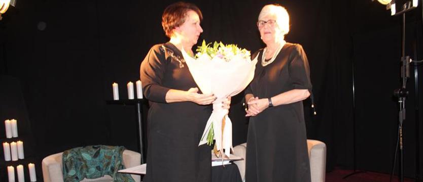 Światło świec i poezja. Wieczór z Jadwigą Karolczuk-Cichecką