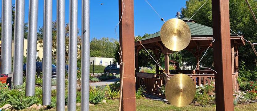 (kurier.kwiaty.08) Ogród ukojenia