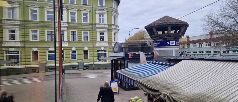 Jest szansa na renowację historycznego słupa przy ul. Emilii Plater w Szczecinie