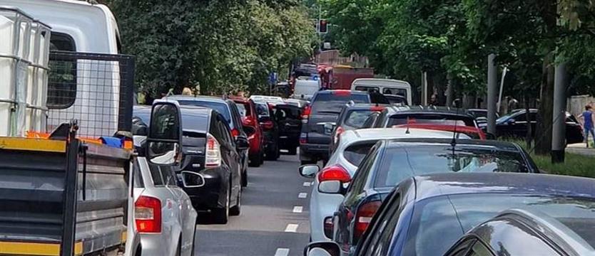 Dachowanie przy ul. Ku Słońcu. Nietrzeźwy za kierownicą