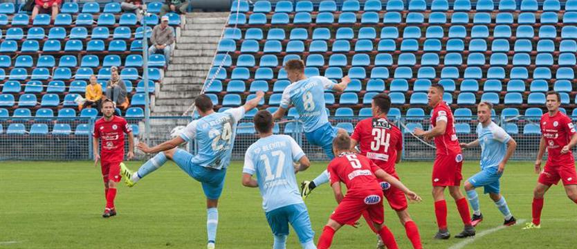 Piłka nożna. Punkt uratowany w ostatniej akcji