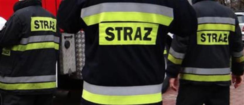 Pożar w zakładzie recyklingu opon. Strażacy schładzają instalacje