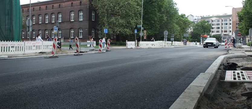 Nowy asfalt w rejonie pl. Zwycięstwa w Szczecinie