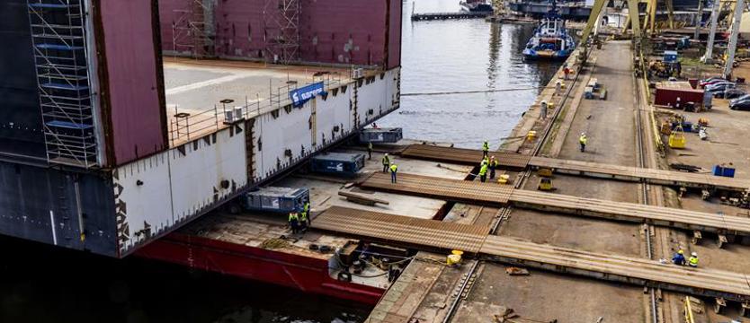 Stocznia Szczecińska „Wulkan" rozpoczęła wodowanie. Drugi dok pływający