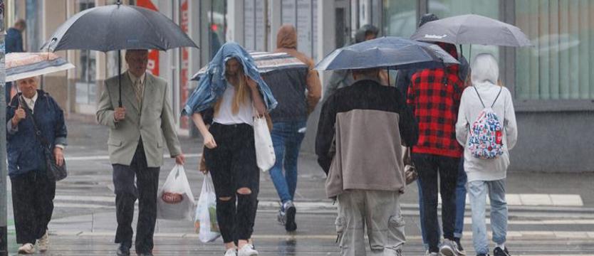 IMGW ostrzega przed silnym wiatrem w prawie całym kraju i opadami deszczu na północy