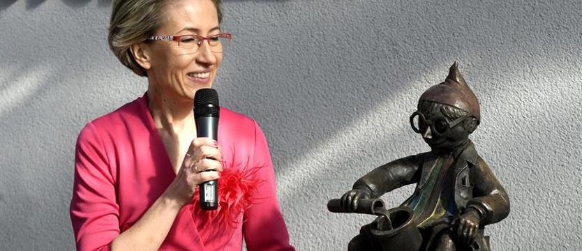 Rzeźba Julka Jamneńskiego przed wejście do kampusu Politechniki Koszalińskiej