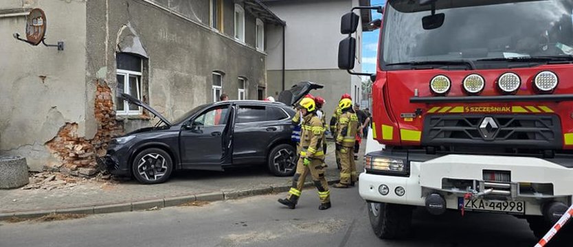 Samochód wjechał w dom w Kołczewie