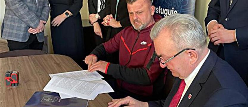 Lepsze drogi w powiecie stargardzkim. Podpisali umowy, mogą ruszać