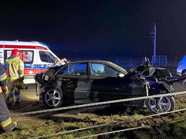 Zderzenie samochodów między Nowogardem a Płotami. Trzy osoby ranne