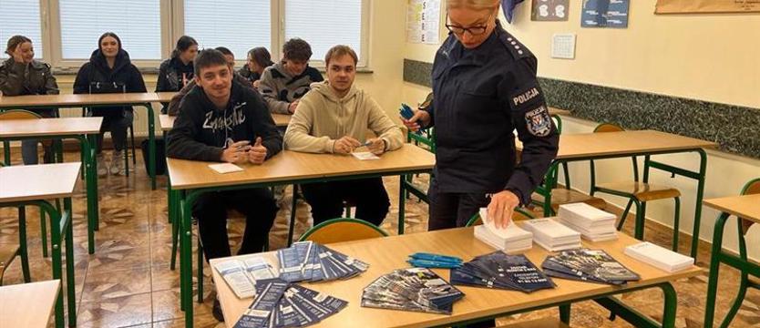 Namawiali maturzystów, żeby wstępowali do policji
