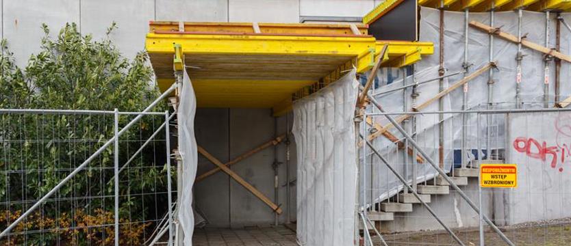 Pływanie. Wakacyjna przerwa na Floating Arenie