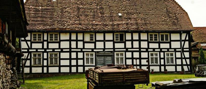 Kraina w kratę. Swołowo – wieś szachulcowa