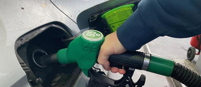 Będzie obniżka VAT-u i akcyzy na paliwa. Ustalana ma być też ich cena maksymalna