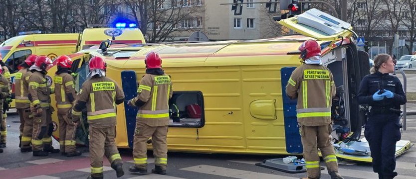 Wypadek karetki pogotowia ratunkowego w centrum Szczecina