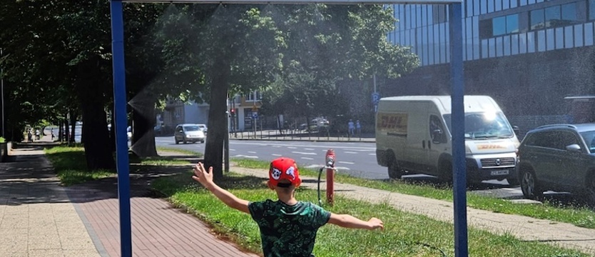 Kurtyny wodne na upały