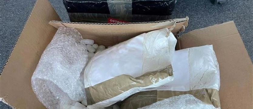 Nielegalne substancje w 116 przesyłkach