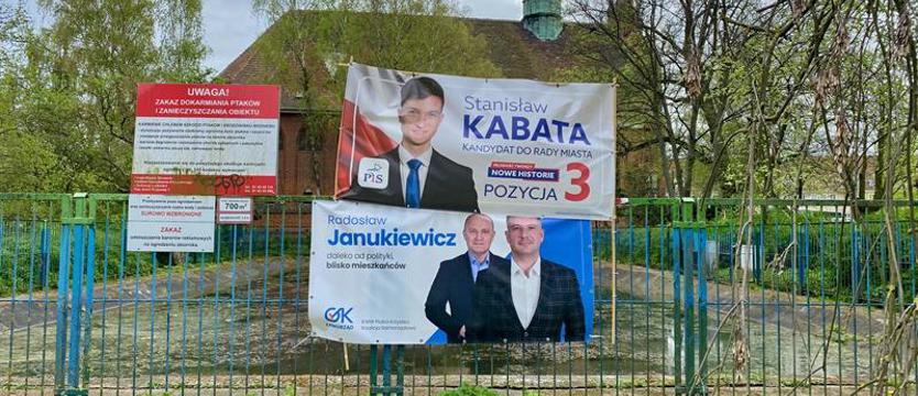 Wielu chętnych... na banery wyborcze. Dobre na osłonę, ocieplenie lub do przemalowania