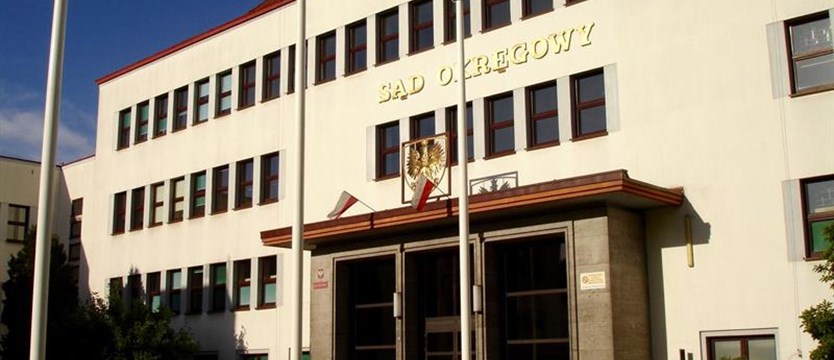 Odpowie za śmierć 5-letniego syna, który wypadł z okna w Koszalinie