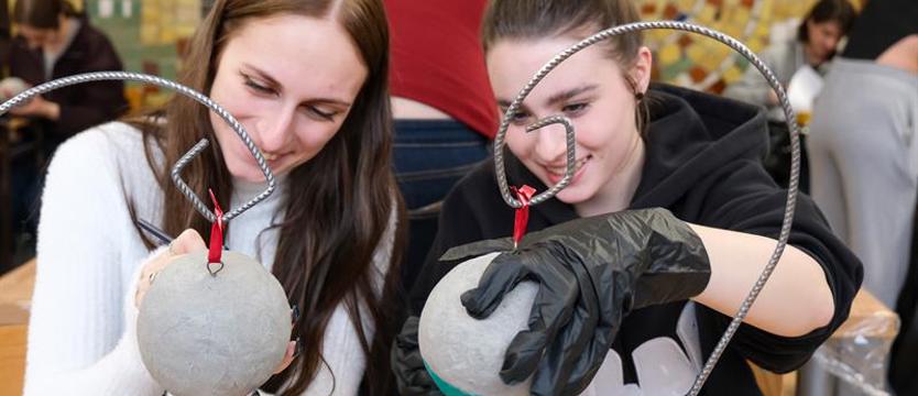 Studenci ZUT stworzyli nietypowe bombki