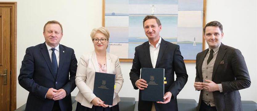 Prace ruszą w styczniu. Umowa na remont drogi powiatowej Dołuje - Stobno podpisana