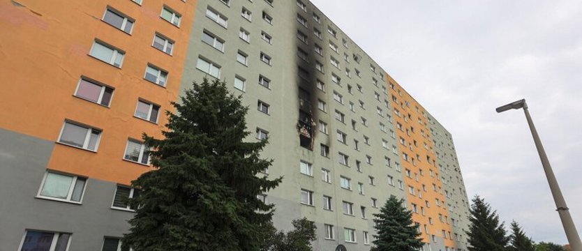 Tragiczny pożar w bloku. Zmarła 14-latka, 8 poszkodowanych osób w szpitalu