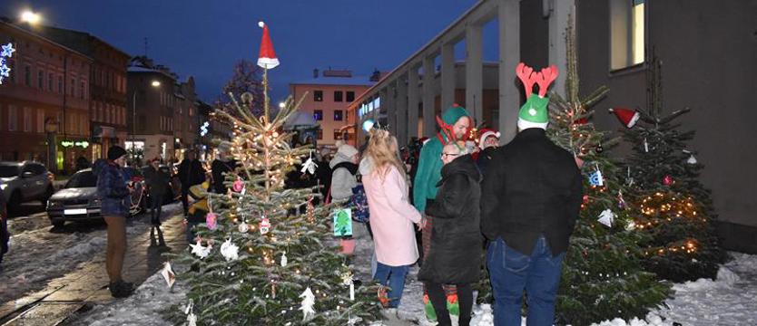 Choinki wypełniły się życzeniami