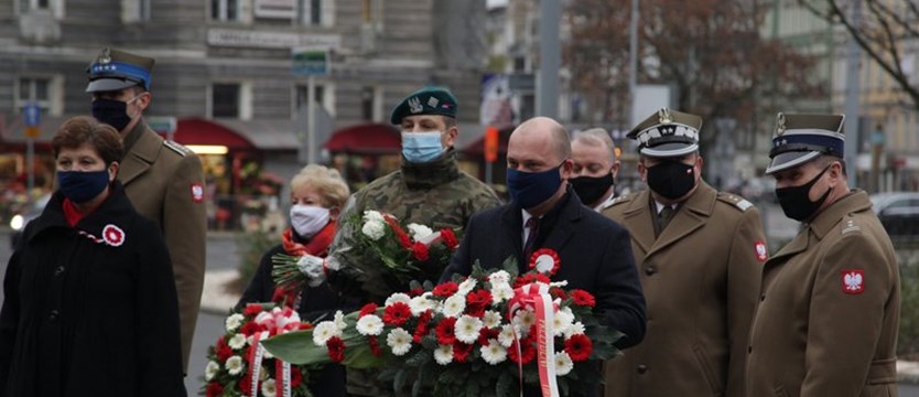 Prezydent Krzystek złożył kwiaty pod popiersiem Piłsudskiego