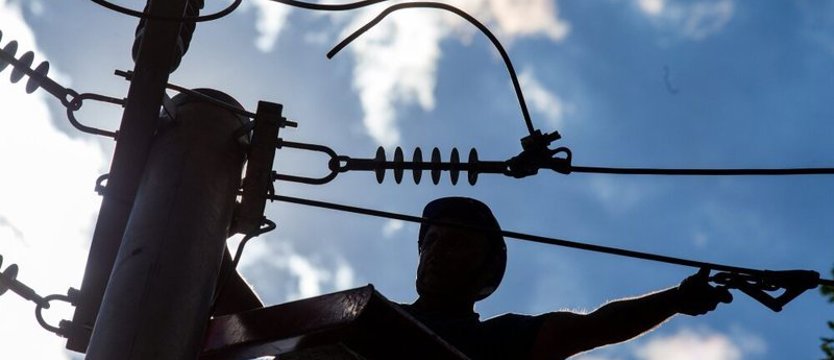 Po burzach 90 tysięcy odbiorców bez prądu