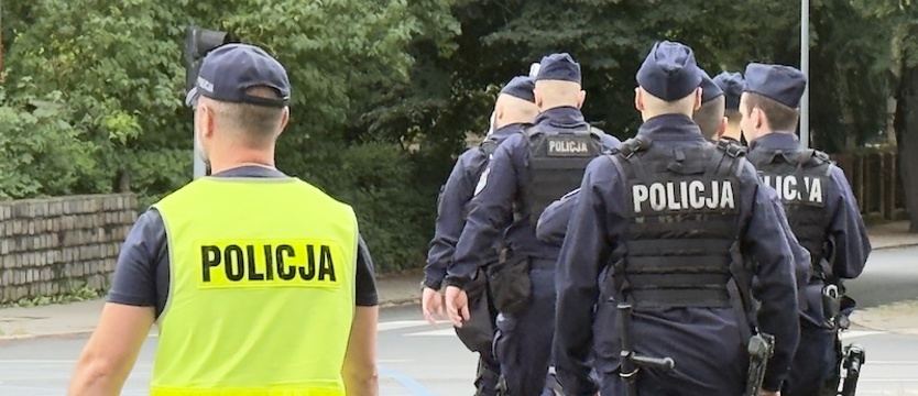 Nożownik, który zaatakował w szkole w Ostrołęce, miał ładunek wybuchowy