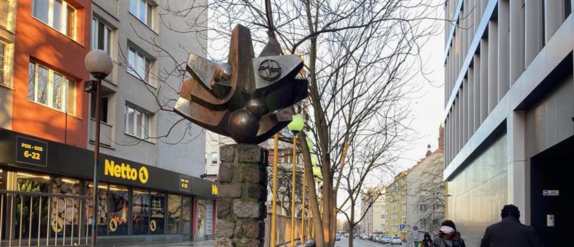 Inne miejsce dla rzeźby. Z okolic Bramy Portowej na „Złoty Szlak”