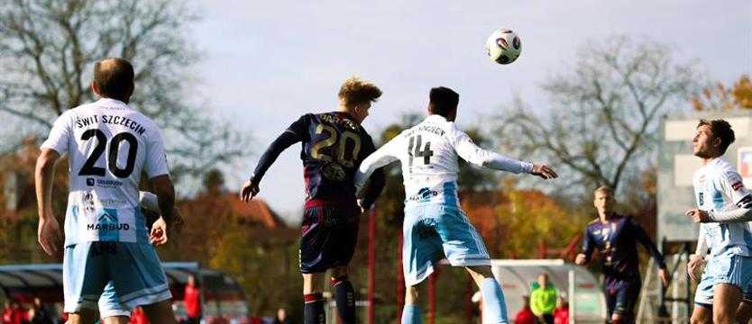 Piłka nożna. Świt nieco szybciej...