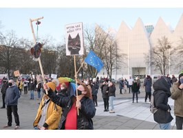 Protest na pl. Solidarności. „Wyrwiemy się z piekła”