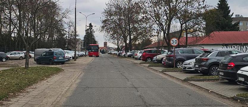 Przemysłowa w rezerwie. Pewnie jeszcze długo poczeka