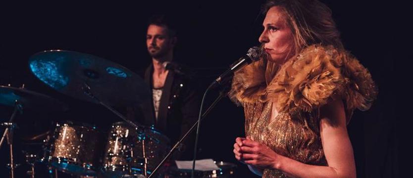 W Krzywym Gryfie. Kobieta zagrożona