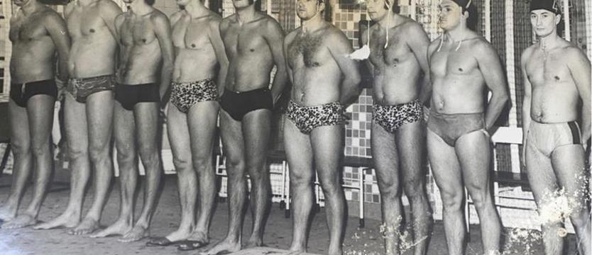 Piłka wodna. Z fajką na basenie