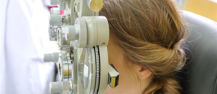 Narasta epidemia krótkowzroczności. Winne smartfony