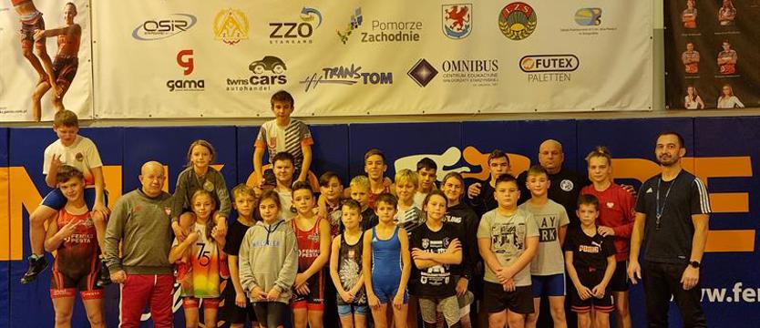 Zapasy. 6 medali w Osielsku