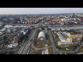 Namiot jeszcze postoi. Parkingu nie ma w planach