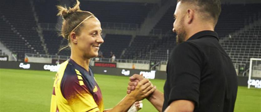 Piłka nożna. Mistrzynie startują