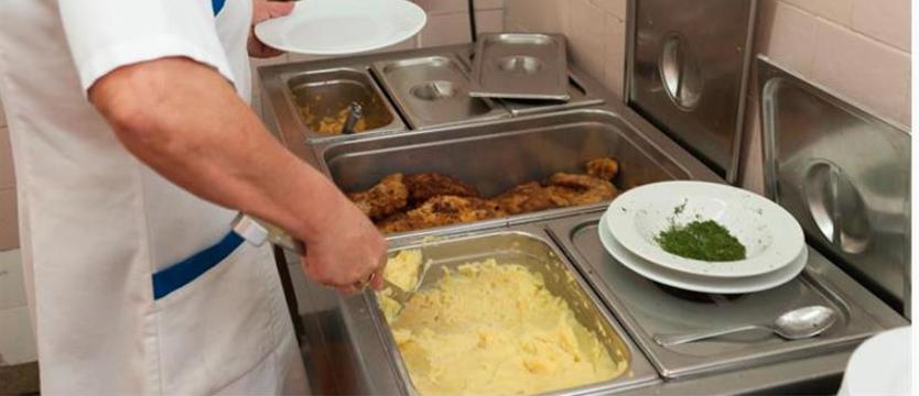 Miliony na posiłki dla potrzebujących. Wsparcie w szkole i w domu