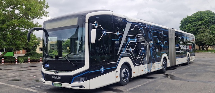 Testy przegubowego elektryka w Szczecinie. Można się przejechać