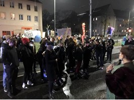 Protesty w Szczecinie. Marsz „Mamy was dość!” i manifestacja na pl. Solidarności