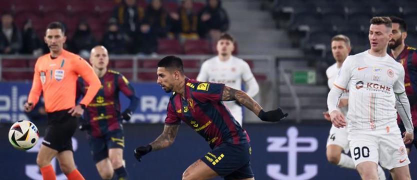 Na boiskach ekstraklasy zmiana trendu. Młodzieżowcy w odwrocie, obcokrajowcy w natarciu